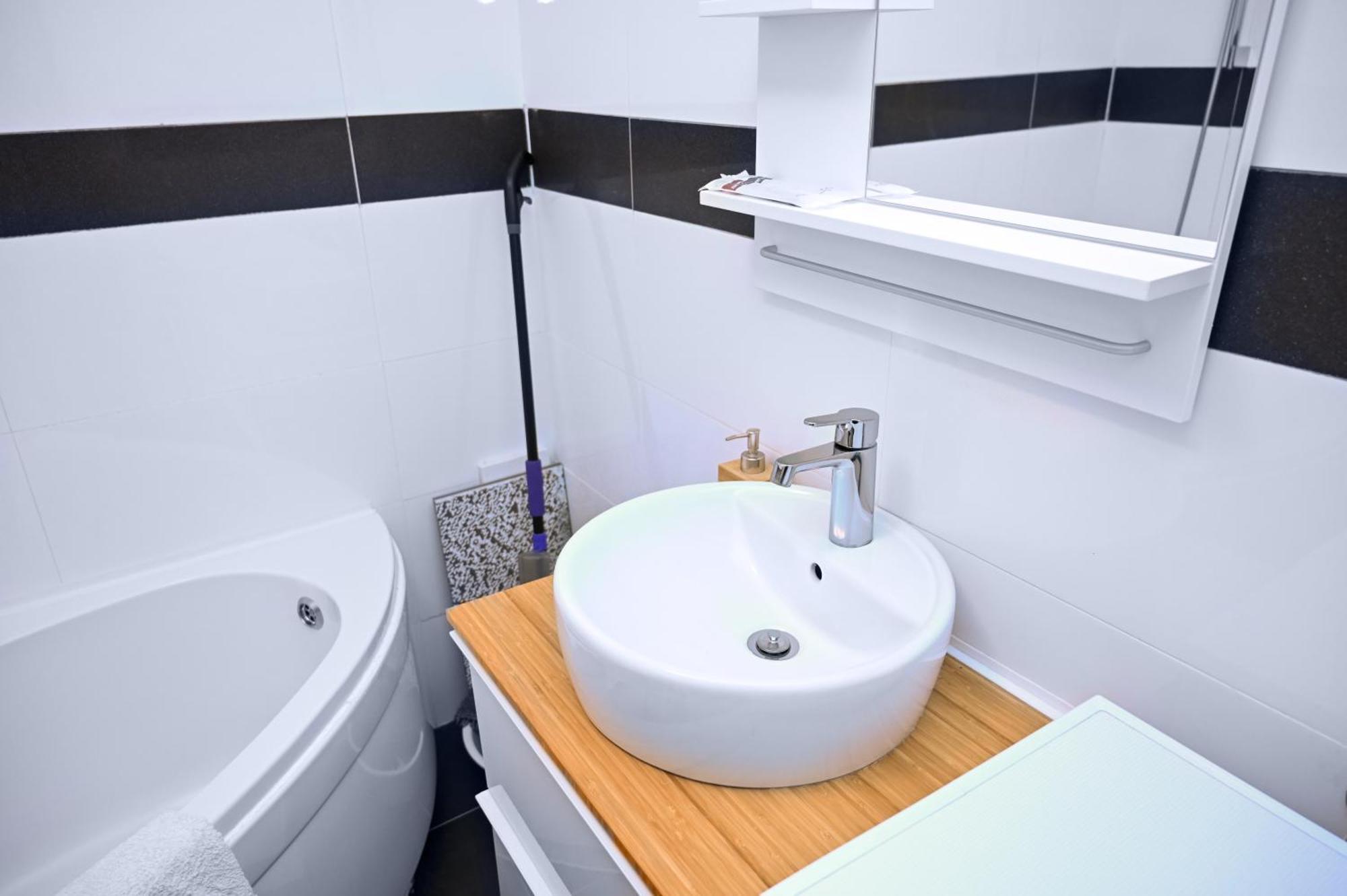 Cozy Donkey - Sporty Apartment, Flexible Check-in, Netflix Apartment